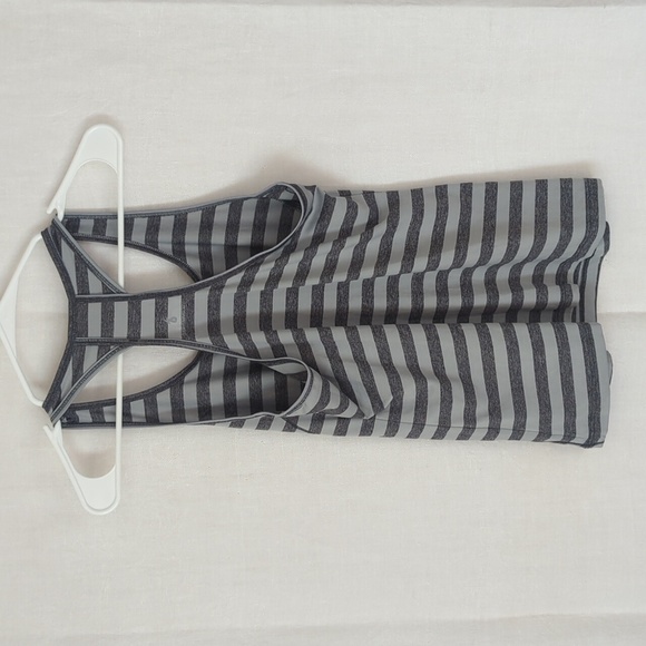 🍉 New Balance Grey Stripe Racerback Active wear Workout Tank Size Medium - Picture 6 of 6